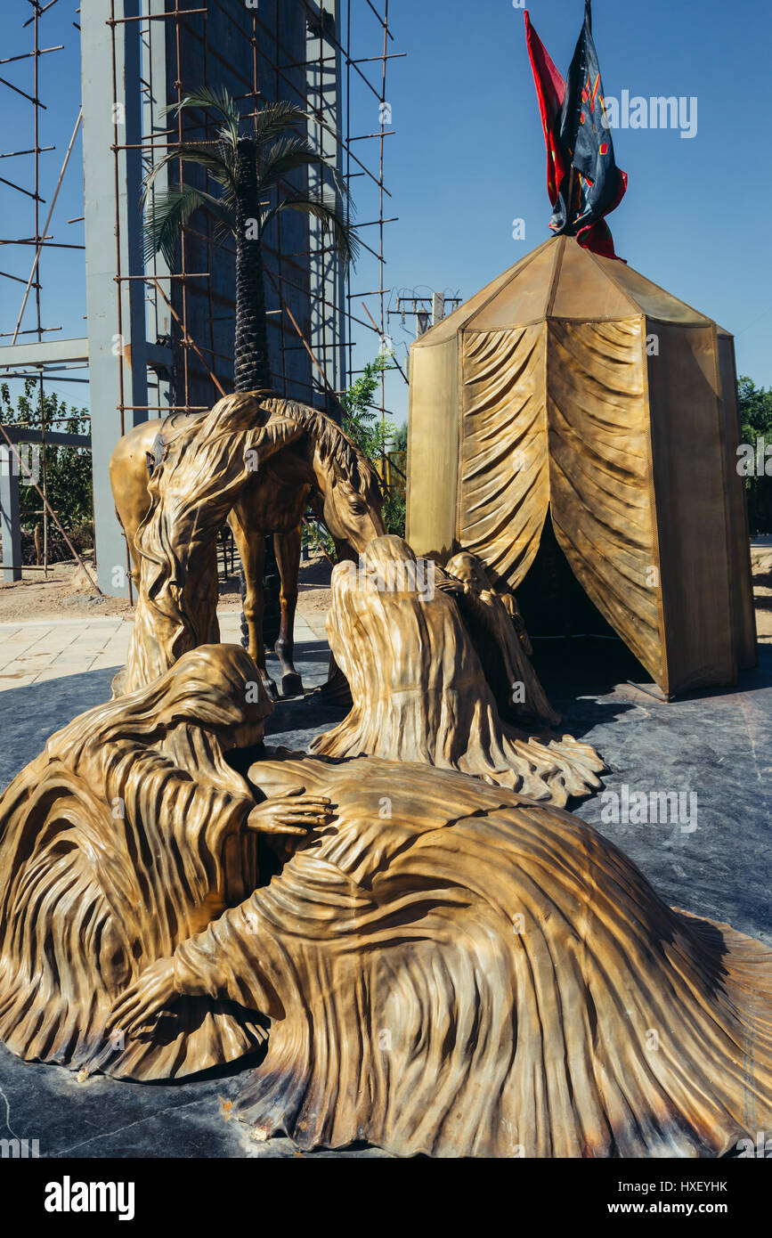 Un monumento di Zuljanah, cavallo di imam Hussein, tornando al campo dopo la battaglia di Karbala nella parte anteriore del Mausoleo di Ayatollah Khomeini, Teheran, Iran Foto Stock