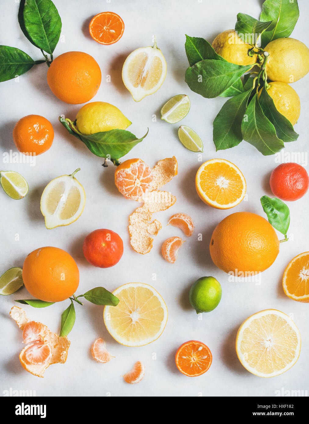 Varietà di agrumi freschi per rendere frullato sano Foto Stock