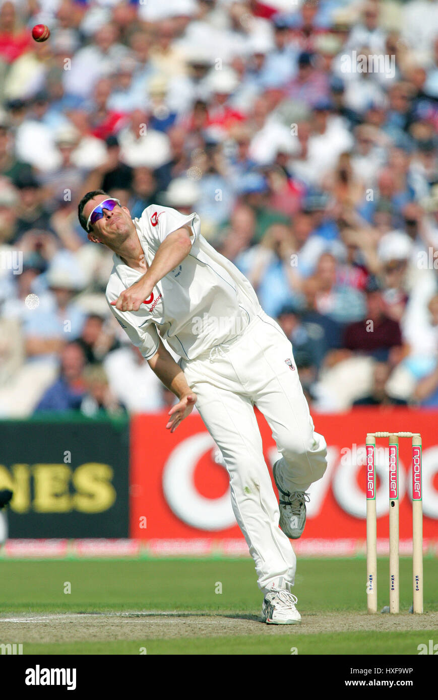 ASHLEY GILES INGHILTERRA & WARWICKSHIRE CCC OLD TRAFFORD MANCHESTER 12 Agosto 2005 Foto Stock