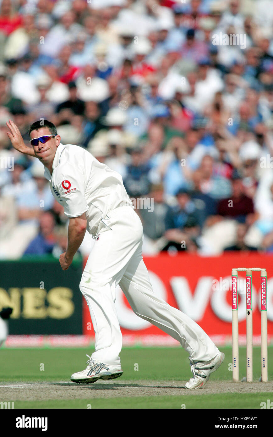 ASHLEY GILES INGHILTERRA & WARWICKSHIRE CCC OLD TRAFFORD MANCHESTER 12 Agosto 2005 Foto Stock