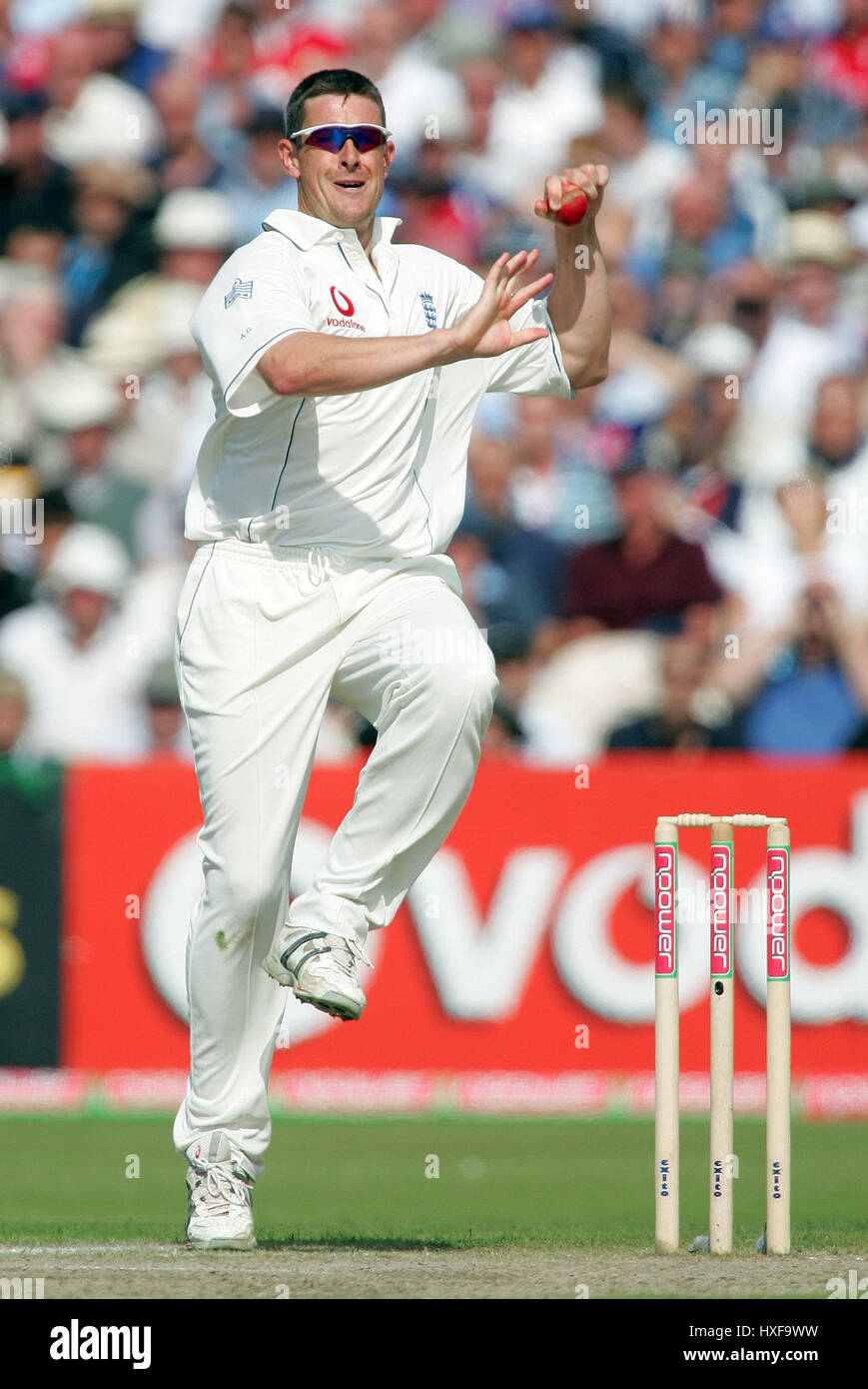 ASHLEY GILES INGHILTERRA & WARWICKSHIRE CCC OLD TRAFFORD MANCHESTER 12 Agosto 2005 Foto Stock