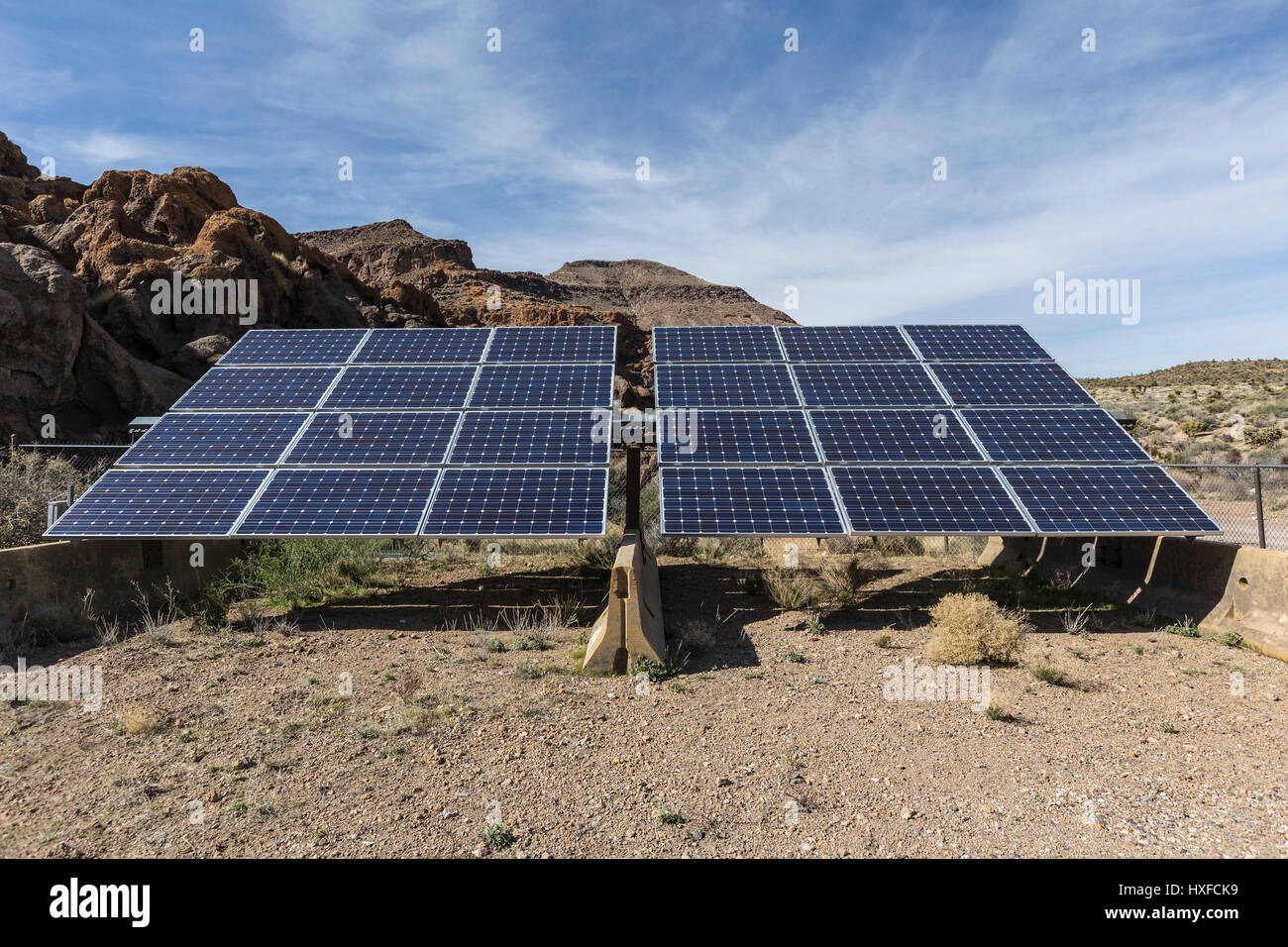 Sistema solare che serve gli anelli Informazioni di Trail Center presso il telecomando Mojave National Preserve nella California Meridionale. Foto Stock