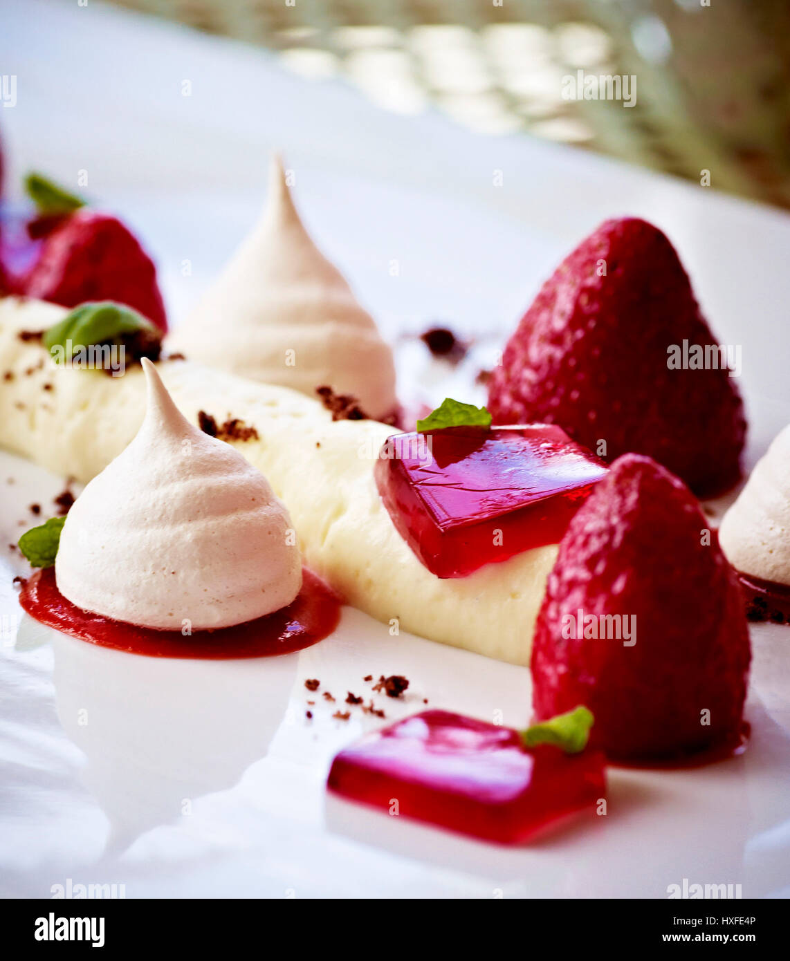 Meringhe fragole e jelly dessert Foto Stock