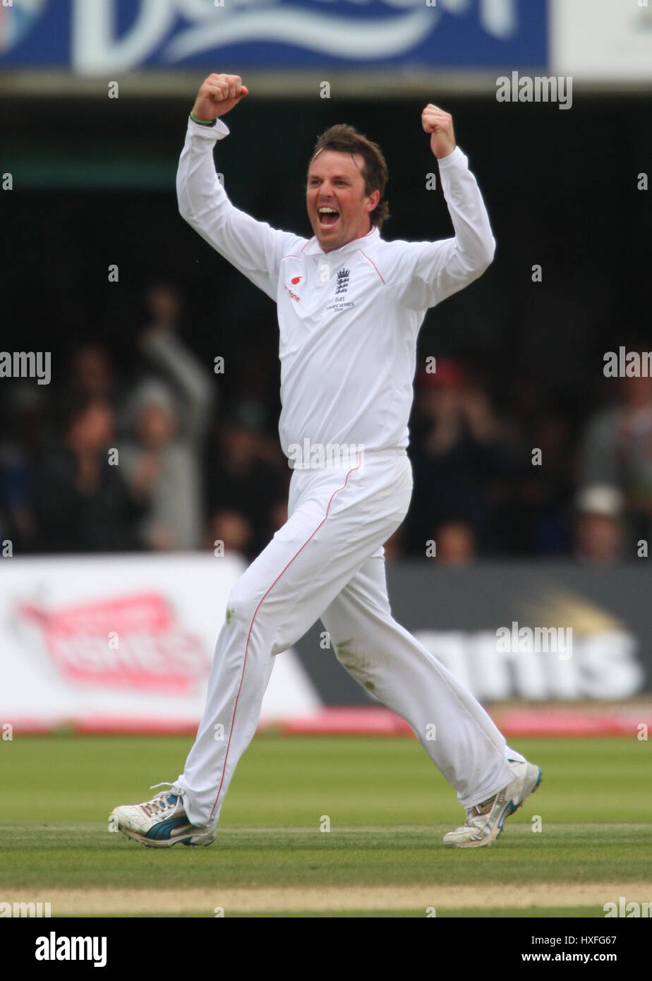 GRAEME SWANN CELEBRA ENGLAND V AUSTRALIA LORDS Londra Inghilterra 19 Luglio 2009 Foto Stock