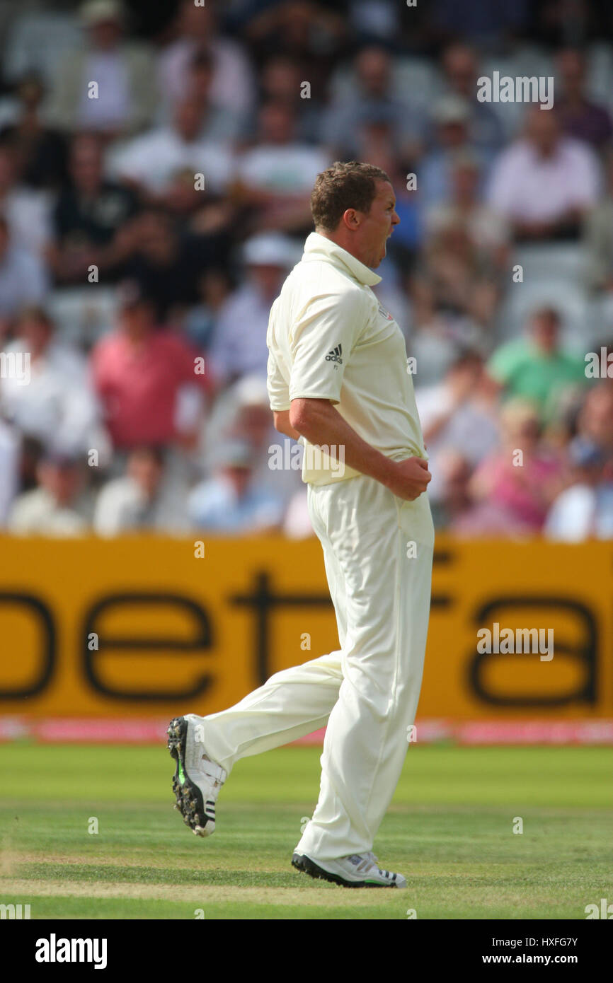 PETER SIDDLE CELEBRA ENGLAND V AUSTRALIA LORDS Londra Inghilterra 16 Luglio 2009 Foto Stock