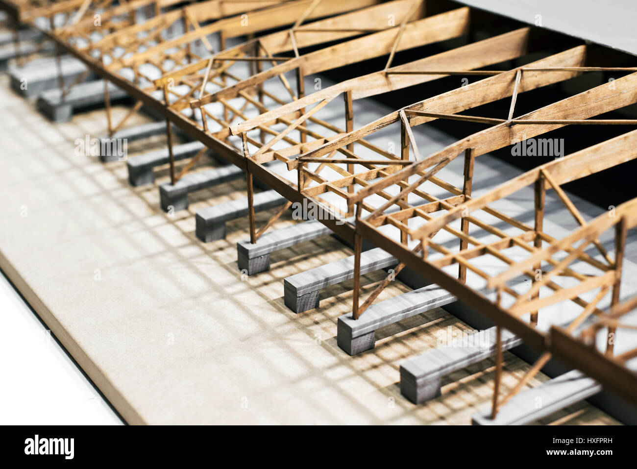 Chiudere l'immagine ritagliata del progetto architettonico del modello. Il concetto di costruzione di costruzione di sistema del tetto apribile. Spazio di copia Foto Stock