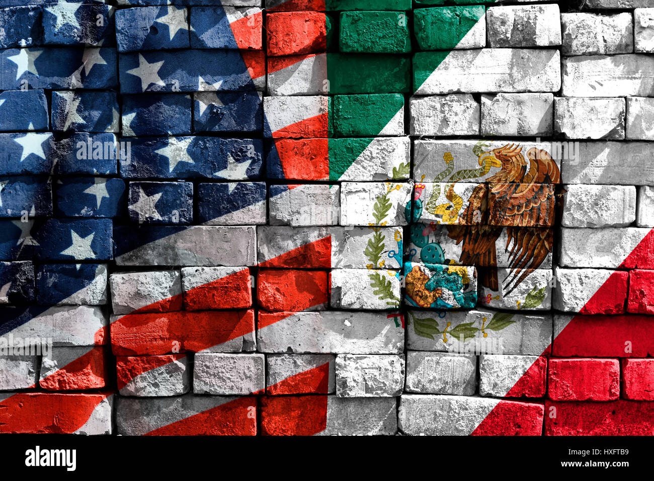 Bandiere degli Stati Uniti e del Messico su una parete, Fahnen von den USA und Mexiko auf einer Mauer Foto Stock