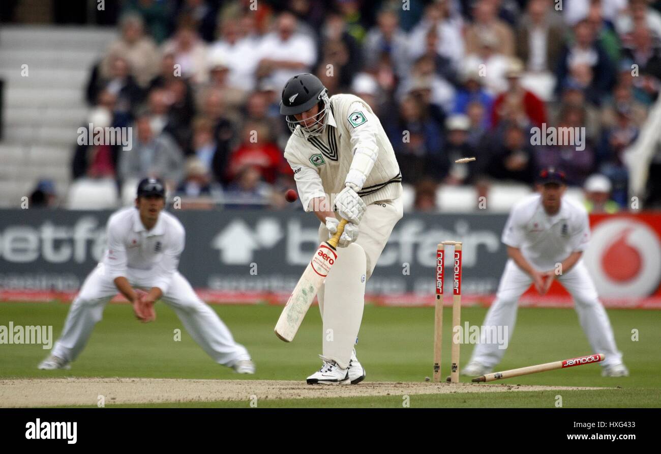 IAIN O BRIEN COLPITI AMPIA INGHILTERRA V NUOVA ZELANDA TRENT BRIDGE NOTTINGHAM INGHILTERRA 07 Giugno 2008 Foto Stock