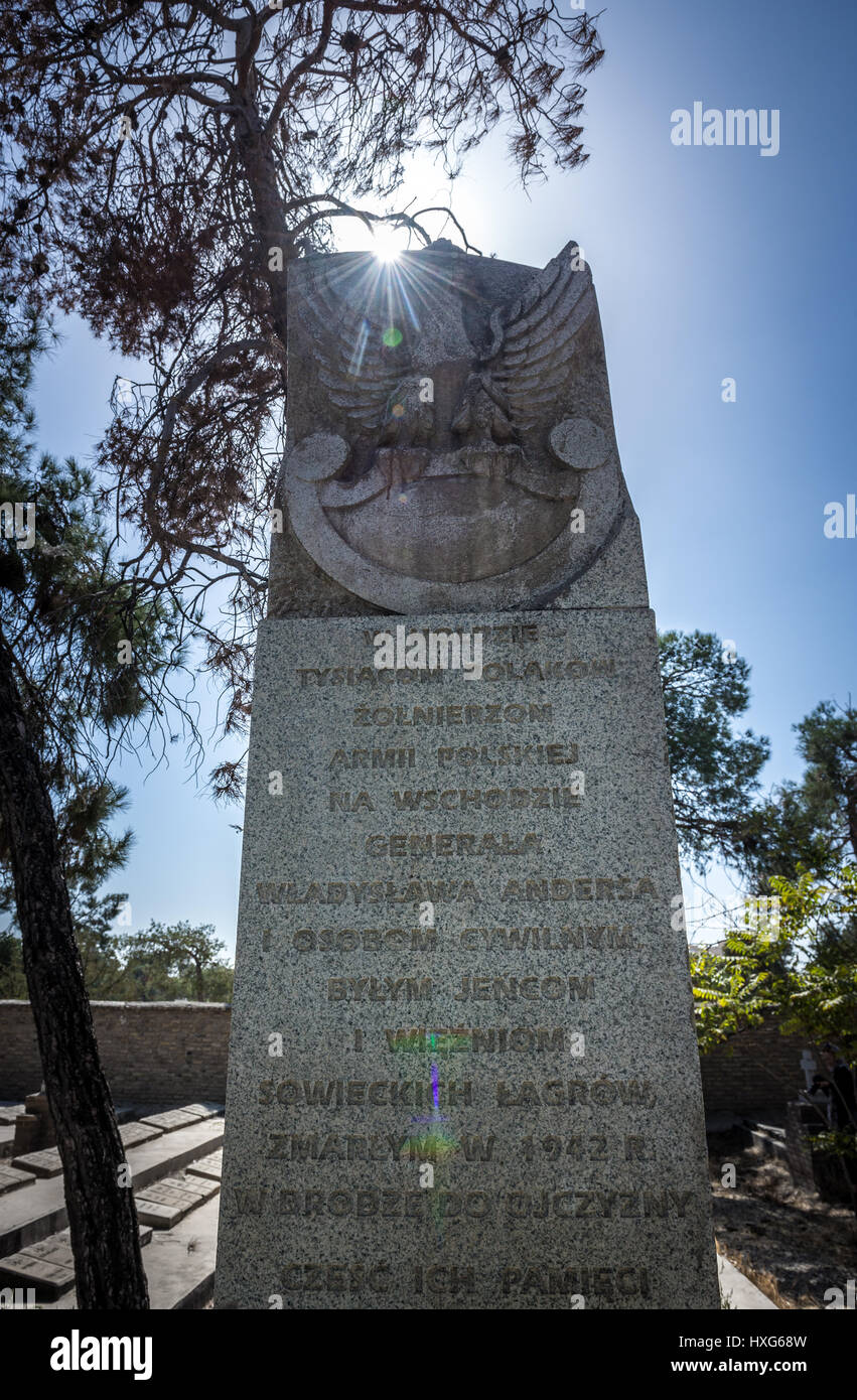 Parte polacca del cimitero Doulab in Tehran città - principale e più grande luogo di sepoltura di rifugiati polacchi in Iran, in periodo di WW2 Foto Stock