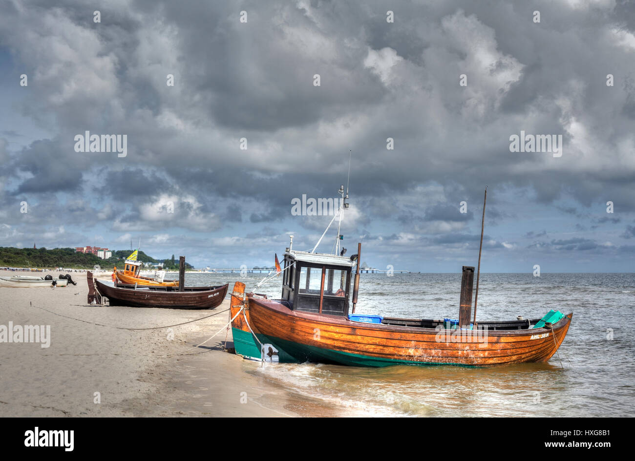 Ahlbeck-Beach con Fischer-Boats, Ahlbeck, isola di Usedom, Germania ho Ahlbeck-Strand : Fischkutter am Strand , Ahlbeck, Insel Usedom, Mecklenburg-Vorpom Foto Stock