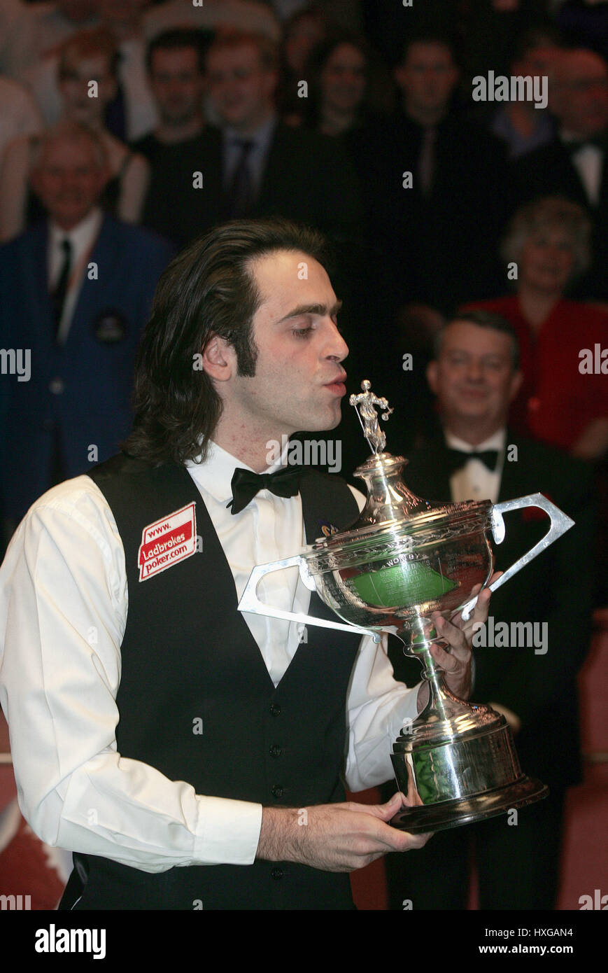 RONNIE O'SULLIVAN EMBASSY World Snooker vincitore al Crucible Theatre di Sheffield 03 Maggio 2004 Foto Stock