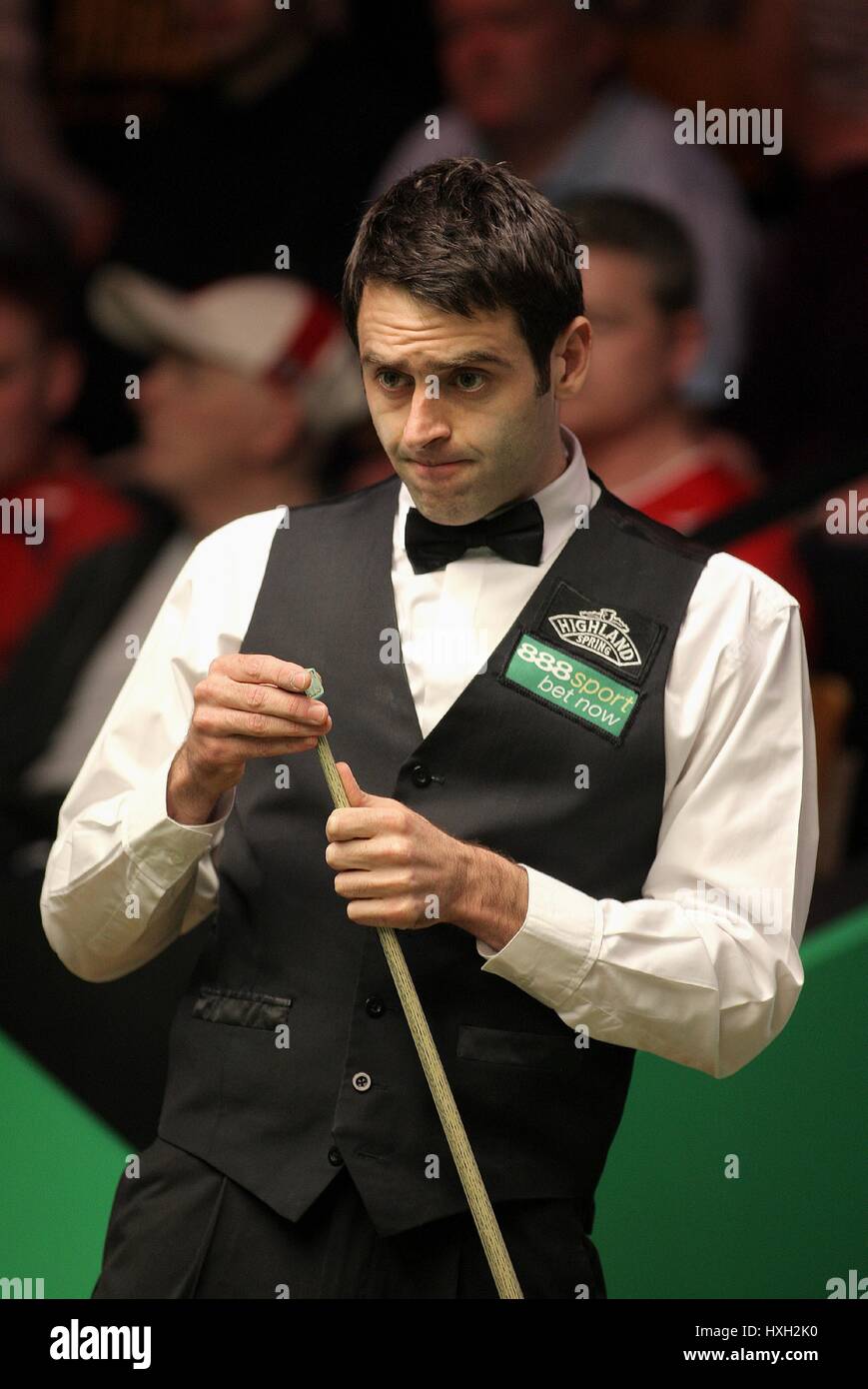 RONNIE O'SULLIVAN 888.COM CAMPIONATI DEL MONDO Crucible Theatre SHEFFIELD Inghilterra 23 aprile 2008 Foto Stock