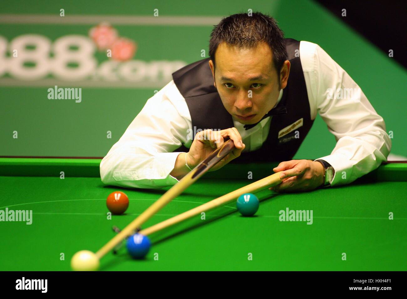 JAMES WATTANA WORLD CHAMPIONSHIP SNOOKER Crucible Theatre SHEFFIELD Inghilterra 15 aprile 2006 Foto Stock