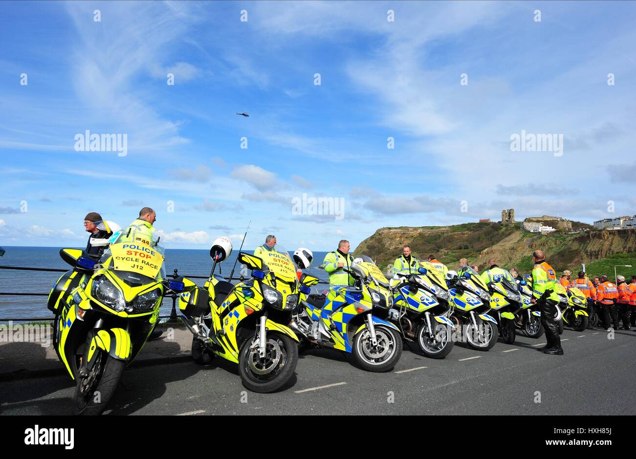Polizia piloti fuori parcheggiato fino AF TOUR DE YORKSHIRE STADIO 1 Scarborough North Yorkshire Inghilterra 01 Maggio 2015 Foto Stock
