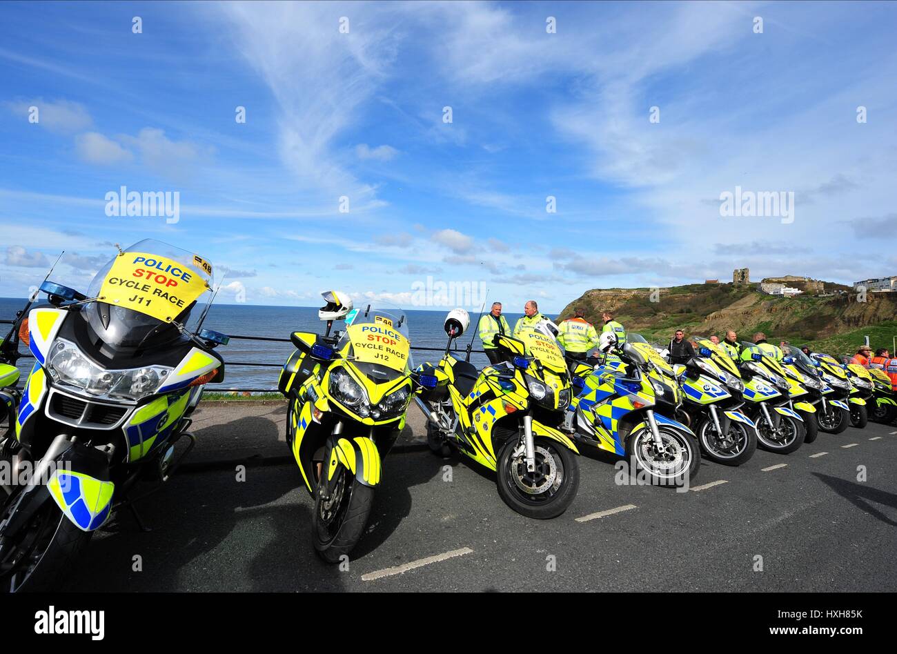 Polizia piloti fuori parcheggiato fino AF TOUR DE YORKSHIRE STADIO 1 Scarborough North Yorkshire Inghilterra 01 Maggio 2015 Foto Stock
