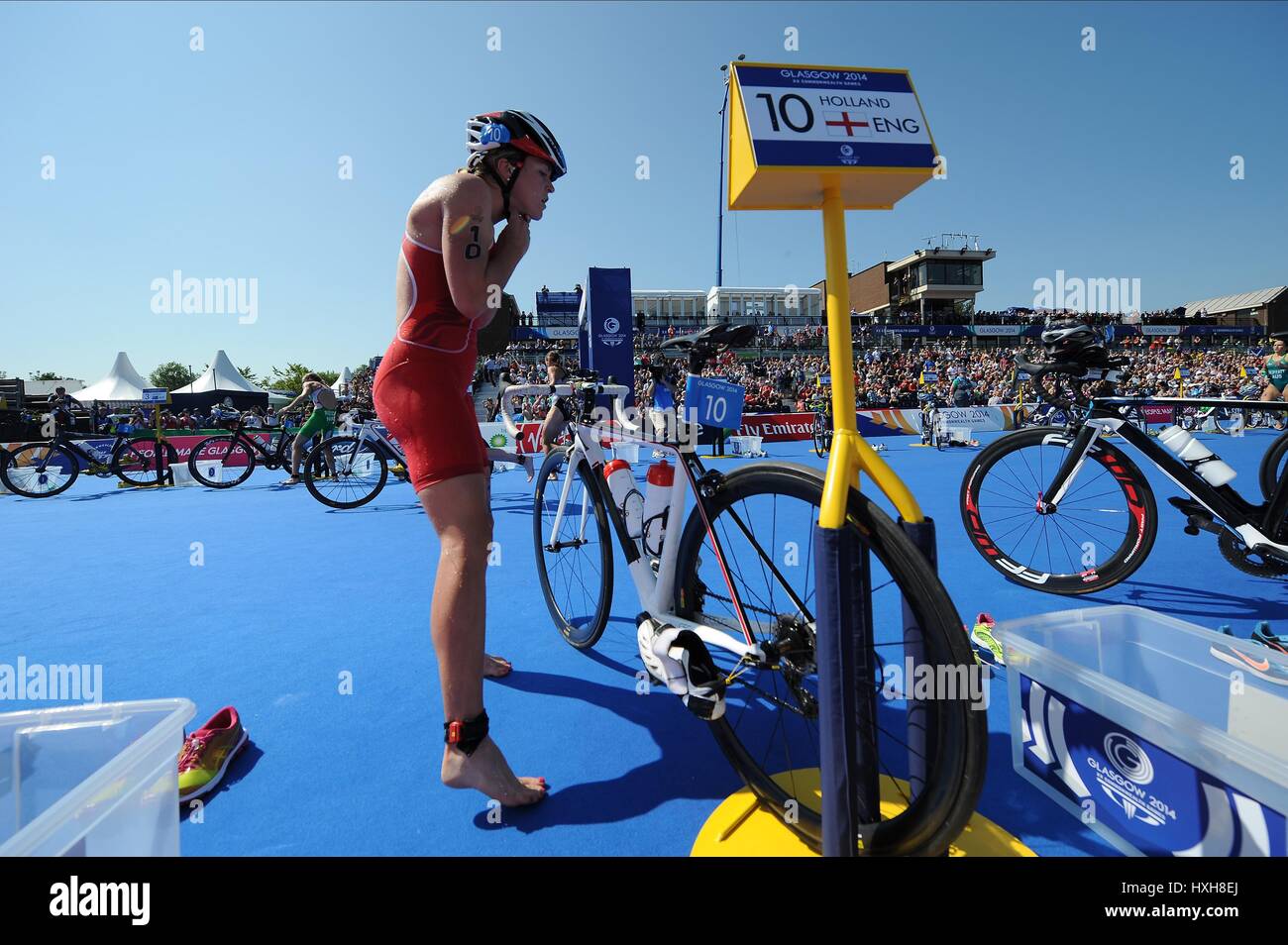 VICKY HOLLAND DONNA TRIATHLON DONNA TRIATHLON STRATHCLYDE COUNTRY PARK GLASGOW Scozia 24 Luglio 2014 Foto Stock