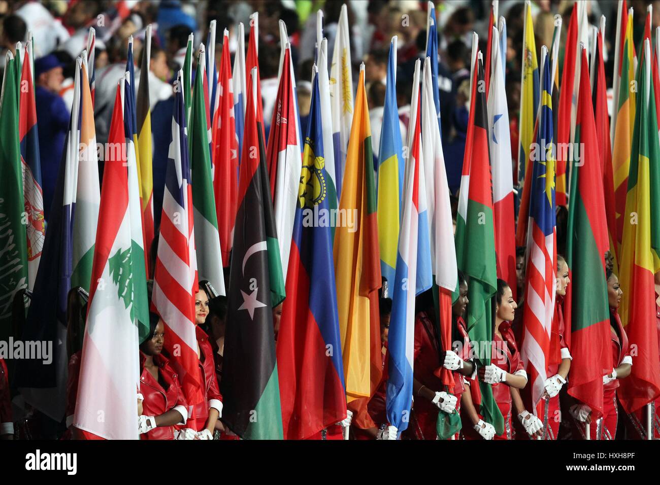 Bandiere GIOCHI OLIMPICI CERIMONIA DI CHIUSURA DEI GIOCHI OLIMPICI CERIMONIA DI CHIUSURA Stratford London Inghilterra 12 Agosto 2012 Foto Stock