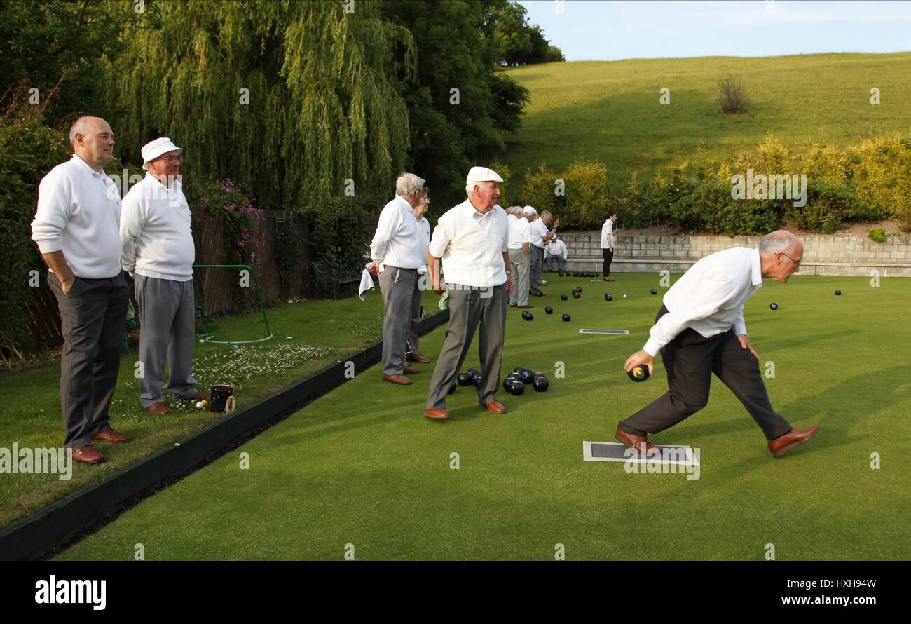 Giocatori locali LANGTOFT CORONA VERDE BOCCE LANGTOFT North Yorkshire Inghilterra 16 Giugno 2009 Foto Stock