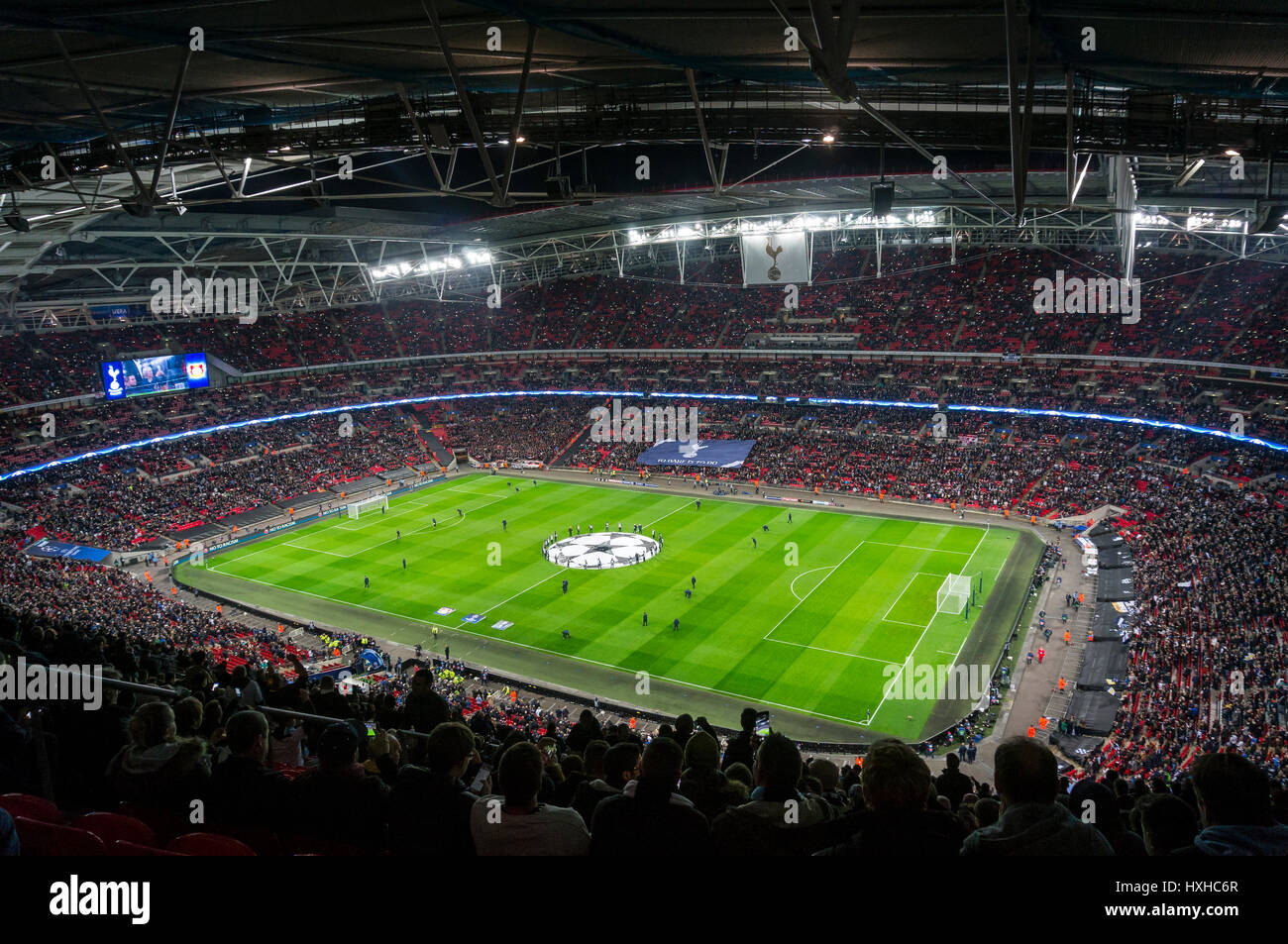 Tottenham Hotspur giocare Bayer Leverkusen in Champions League allo Stadio di Wembley, London, Regno Unito Foto Stock