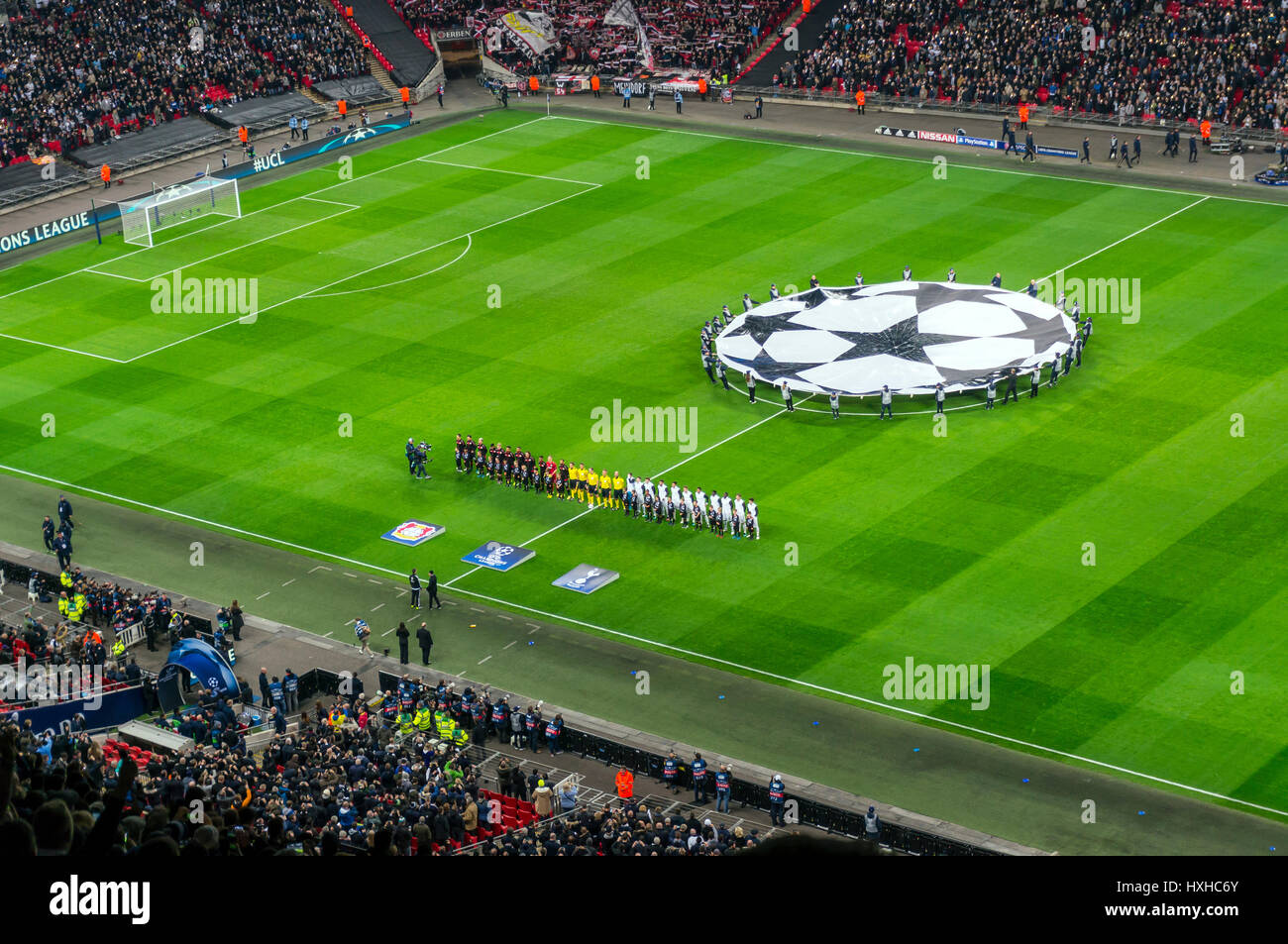 Tottenham Hotspur giocare Bayer Leverkusen in Champions League allo Stadio di Wembley, London, Regno Unito Foto Stock