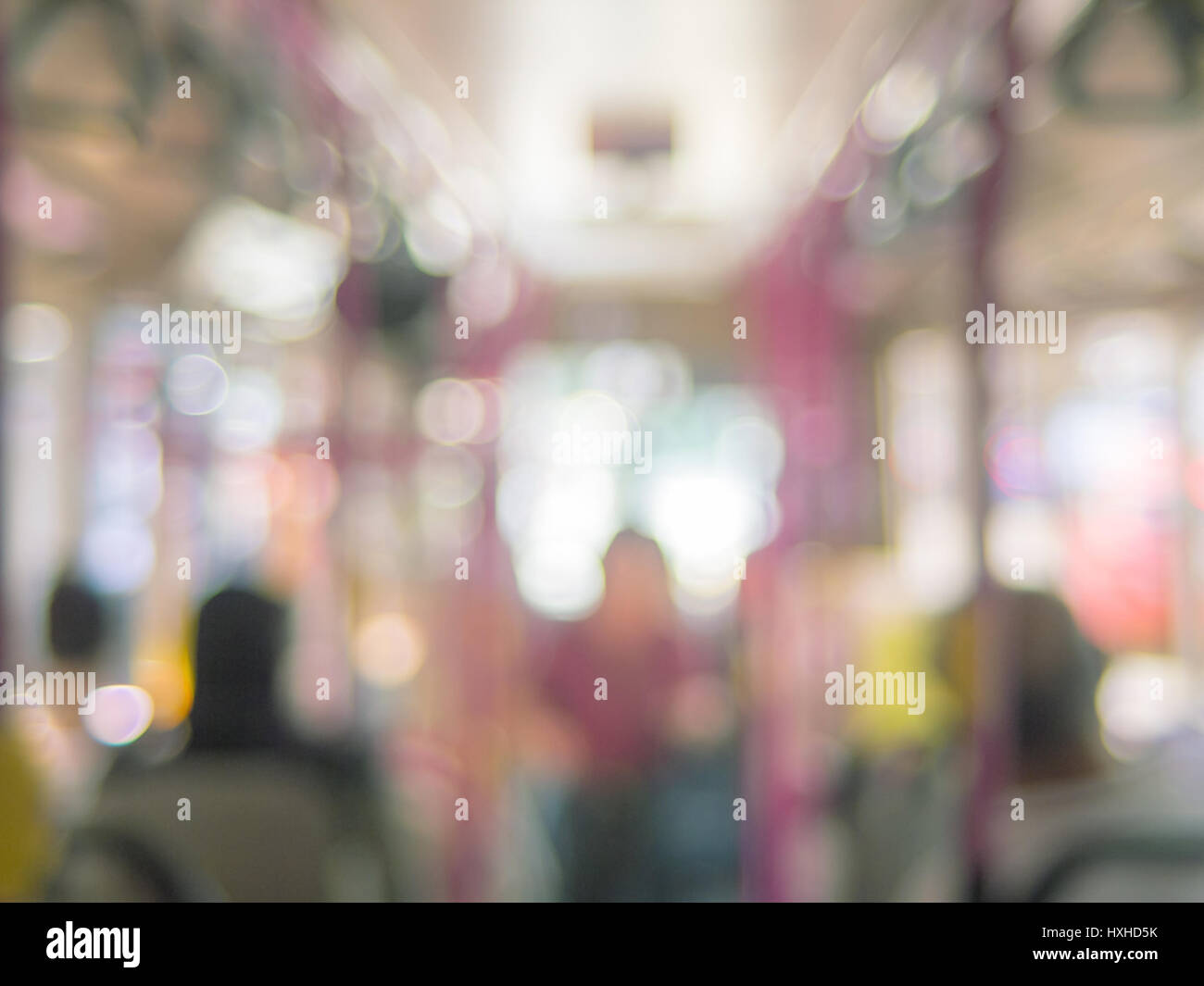 Abstract la sfocatura bokeh di persone sul trasporto in autobus Foto Stock