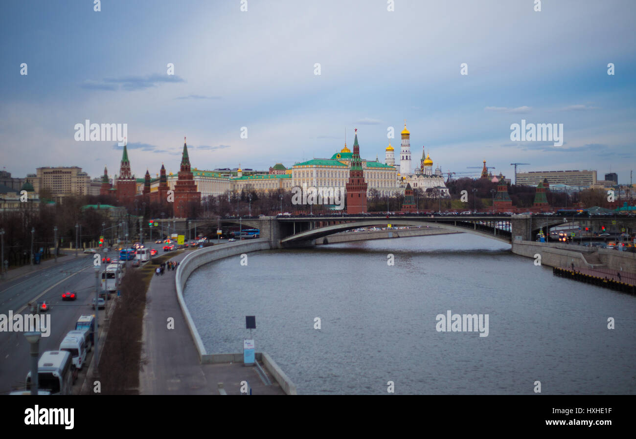 Il Cremlino di Mosca e il fiume di Mosca Foto Stock