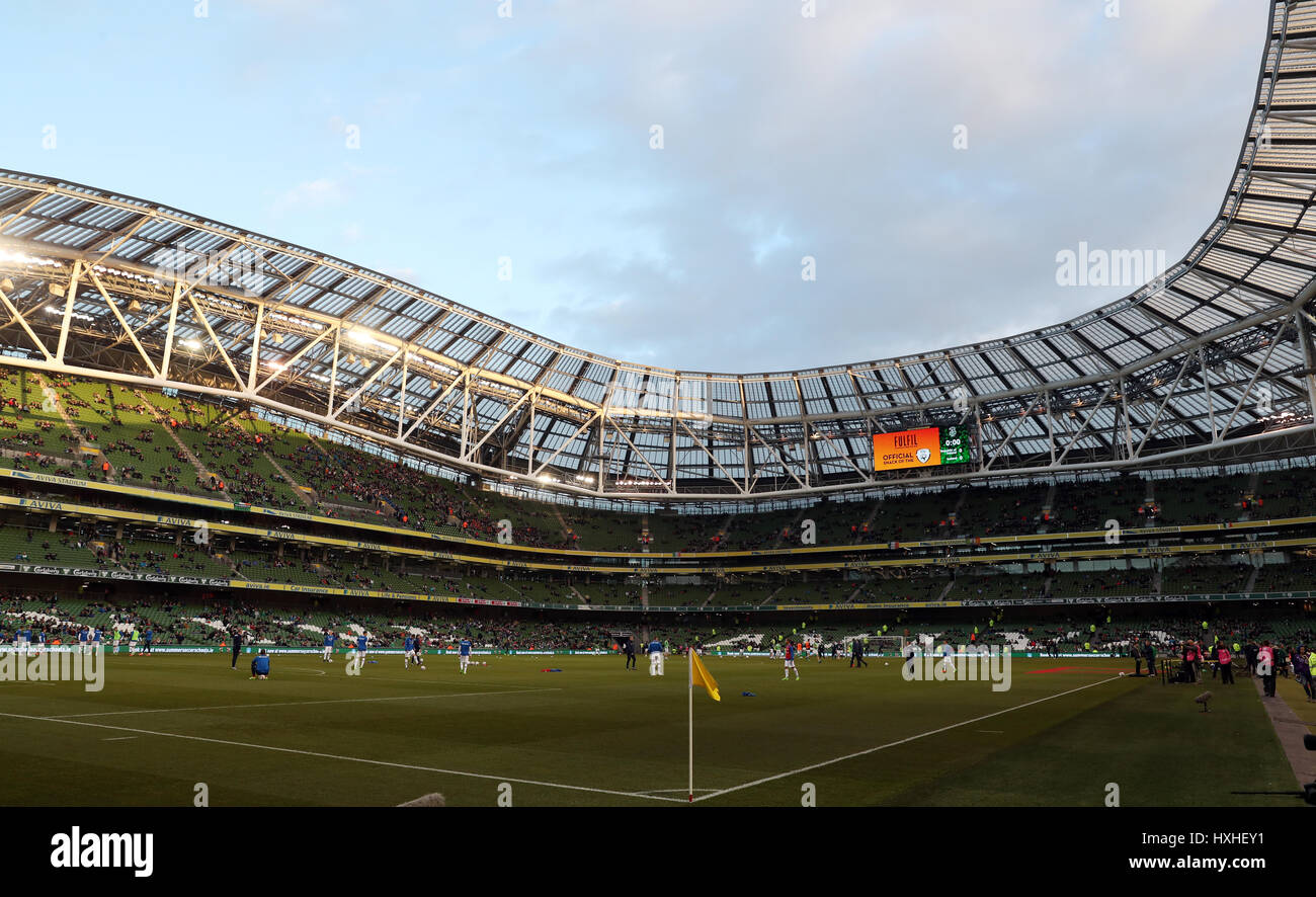 Repubblica di Irlanda e Islanda giocatori warm up prima della International amichevole all'Aviva Stadium di Dublino. Foto Stock