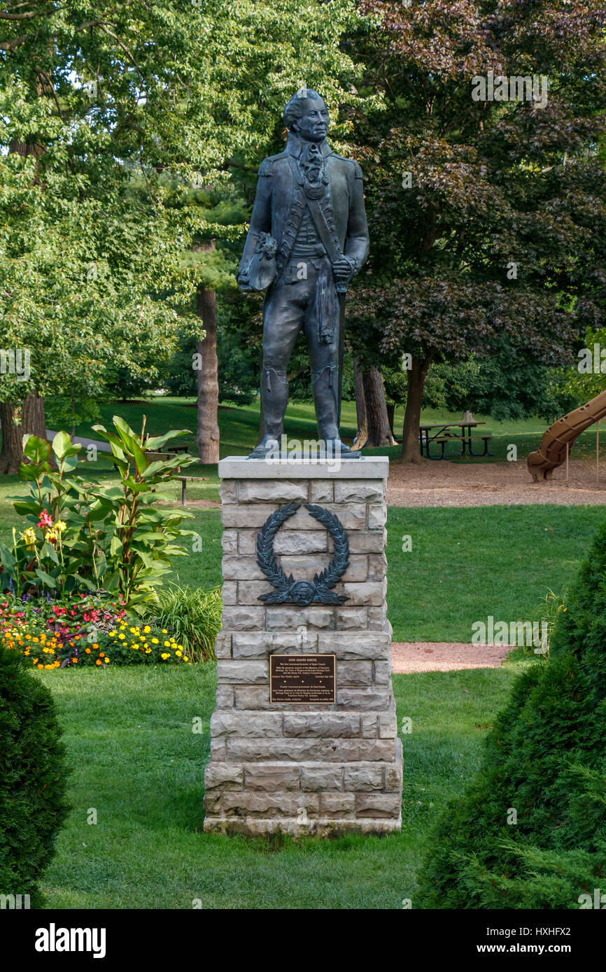 La statua di John Graves Simcoe, primo Lieutenant-Governor del Canada superiore, in Simcoe giardino, Niagara, Ontario. Da Roy Charles Asplin. Foto Stock