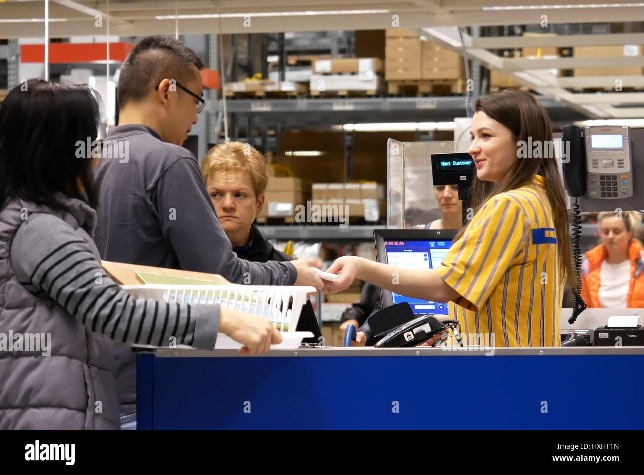 Coquitlam, BC, Canada - 25 Marzo 2017 : Un lato del check out contatore interno negozio IKEA in Coquitlam BC Canada Foto Stock