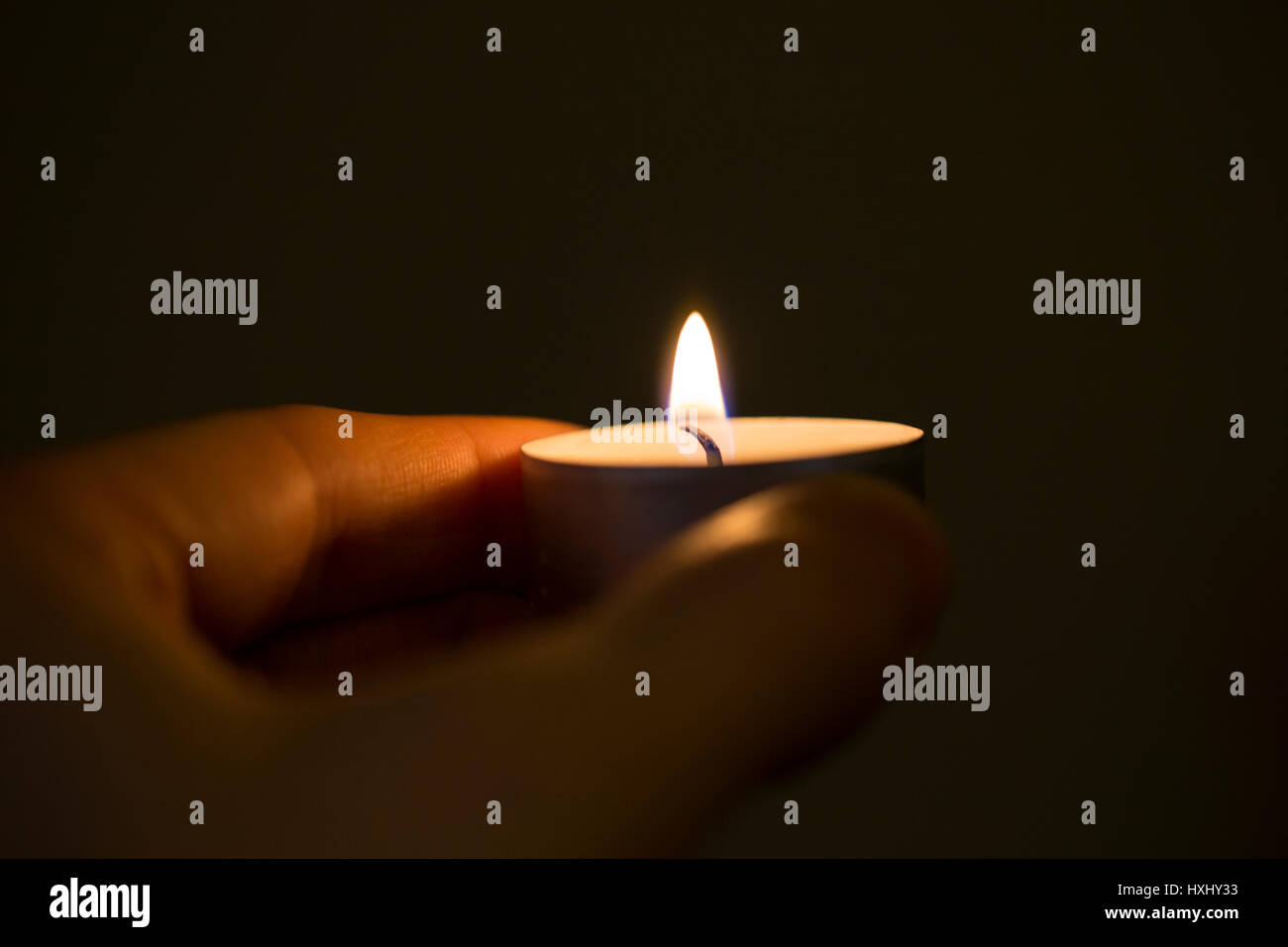 Candela tealight immagini e fotografie stock ad alta risoluzione - Alamy