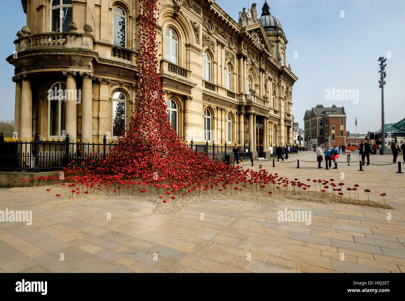 Papaveri finestra piangendo dall artista Paul Cummings & designer Tom Piper per commemorare la Prima Guerra Mondiale Foto Stock