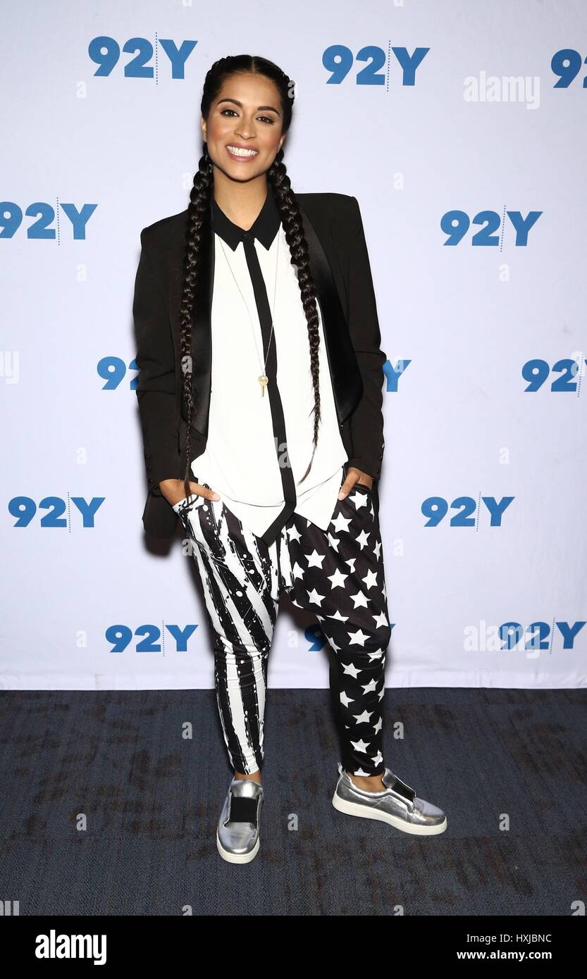 New York, NY, STATI UNITI D'AMERICA. 28 Mar, 2017. Lilly Singh ad una apparizione pubblica per YouTube Star Lilly Singh promuove il libro "Come essere un Bawse: una guida alla conquista di vita", il 92Y Street, New York, NY Marzo 28, 2017. Credito: Giovanni Nacion/Everett raccolta/Alamy Live News Foto Stock