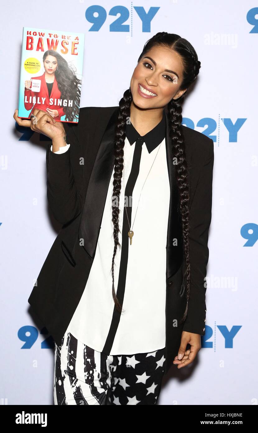 New York, NY, STATI UNITI D'AMERICA. 28 Mar, 2017. Lilly Singh ad una apparizione pubblica per YouTube Star Lilly Singh promuove il libro "Come essere un Bawse: una guida alla conquista di vita", il 92Y Street, New York, NY Marzo 28, 2017. Credito: Giovanni Nacion/Everett raccolta/Alamy Live News Foto Stock