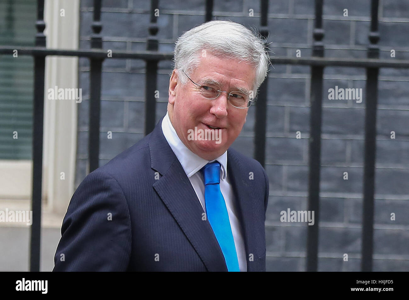 A Downing Street, Londra, Regno Unito. 29 Mar, 2017. Sir Michael Fallon il Segretario di Stato per la difesa lascia dopo il settimanale riunione del gabinetto al numero 10 di Downing street il giorno in cui il primo ministro sarà sarà ufficialmente notificare l'UE della Gran Bretagna ha intenzione di lasciare e farà una dichiarazione alla House of Commons il seguente PMQs su Brexit. Credito: Dinendra Haria/Alamy Live News Foto Stock