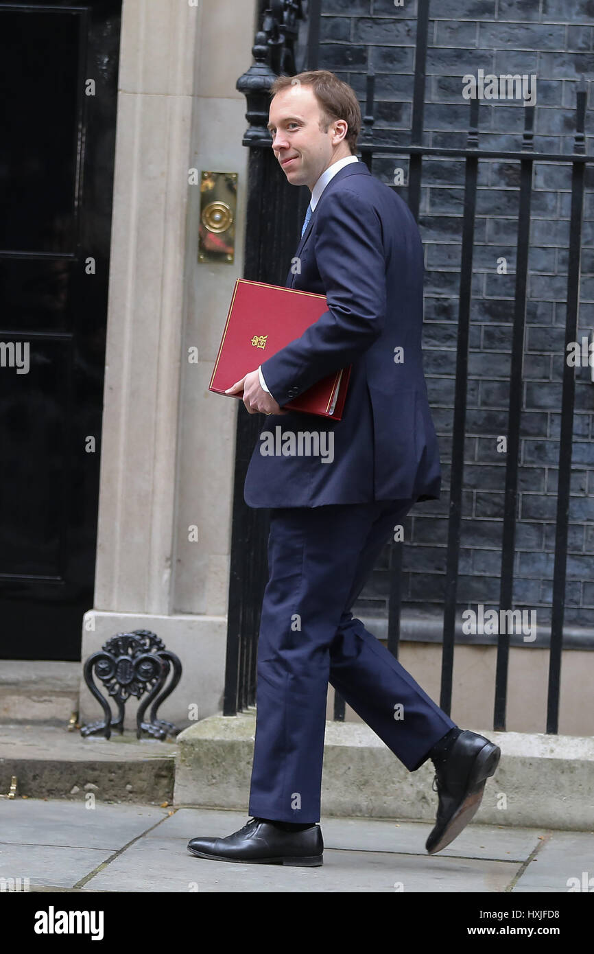 Lascia dopo il settimanale riunione del gabinetto al numero 10 di Downing street il giorno in cui il primo ministro sarà sarà ufficialmente notificare l'UE della Gran Bretagna ha intenzione di lasciare e farà una dichiarazione alla House of Commons il seguente PMQs su Brexit. Credito: Dinendra Haria/Alamy Live News Foto Stock