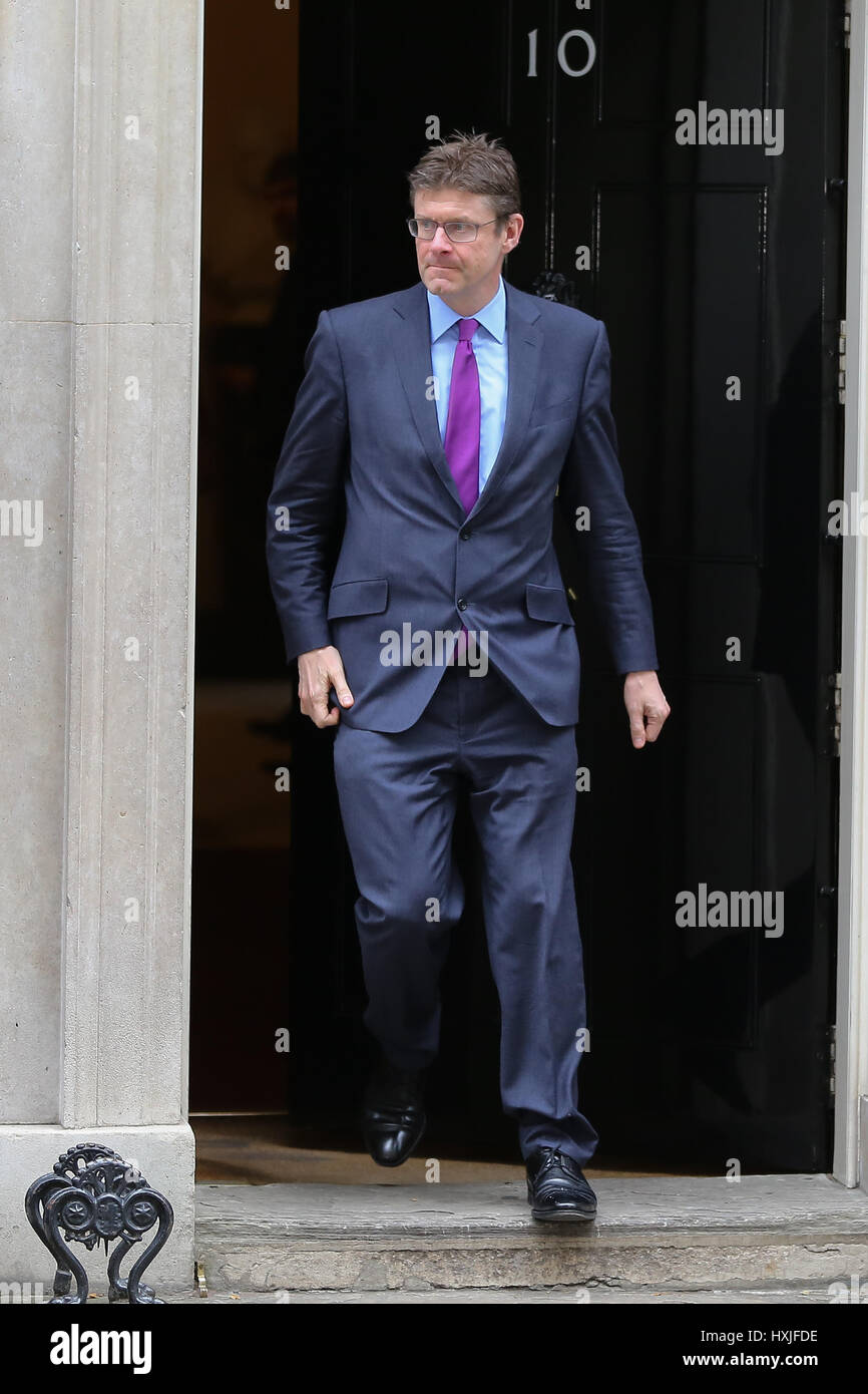 A Downing Street, Londra, Regno Unito. 29 Mar, 2017. Greg Clark il Segretario di Stato per gli affari, di energia e di strategia industriale lascia dopo il settimanale riunione del gabinetto al numero 10 di Downing street il giorno in cui il primo ministro sarà sarà ufficialmente notificare l'UE della Gran Bretagna ha intenzione di lasciare e farà una dichiarazione alla House of Commons il seguente PMQs su Brexit. Credito: Dinendra Haria/Alamy Live News Foto Stock
