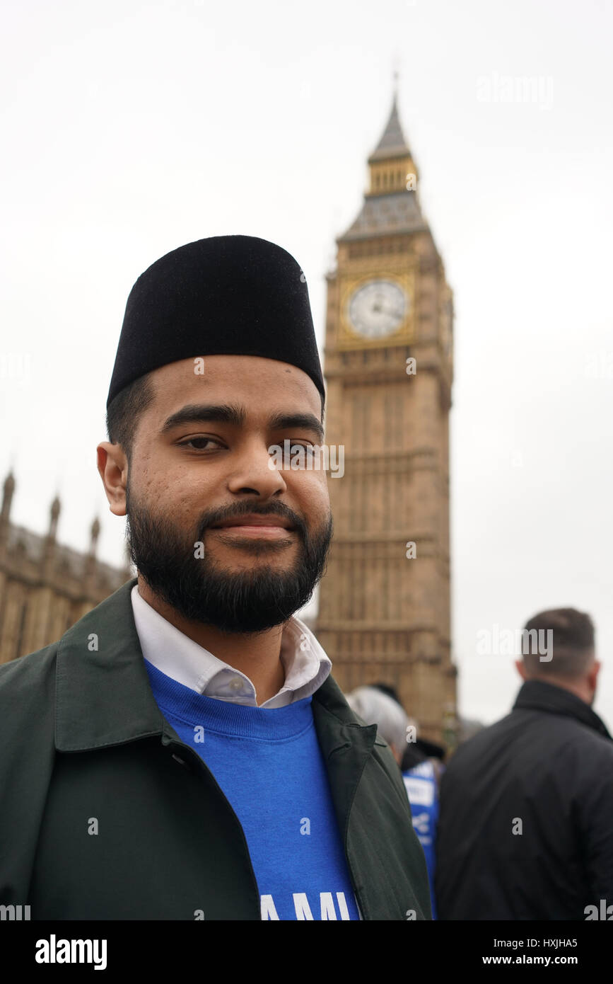 Londra, Inghilterra, Regno Unito. 29 Mar, 2017. Comunità musulmana di solidarietà per le vittime degli attentati di Londra il 21 marzo 2017, in parlamento a Westminster Bridge, Londra, Regno Unito. Credito: Vedere Li/Alamy Live News Foto Stock