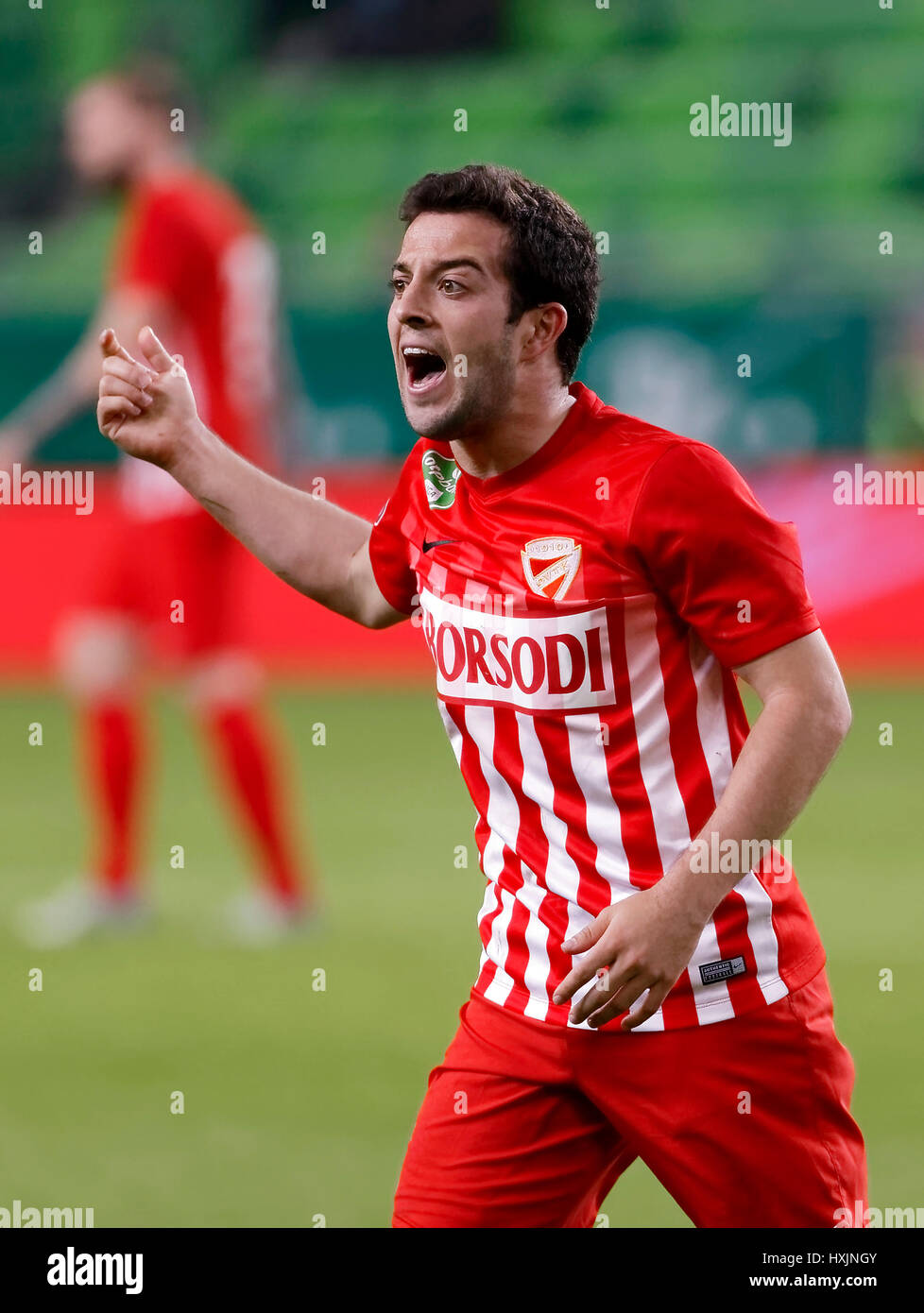 Budapest, Ungheria. 29 Mar, 2017. Diego Vela di DVTK non concorda con l'arbitro decisione durante la Coppa ungherese Round di 8 prima gamba match tra Ferencvarosi TC e DVTK a Groupama Arena sul marzo 29, 2017 a Budapest, Ungheria. Credito: Laszlo Szirtesi/Alamy Live News Foto Stock