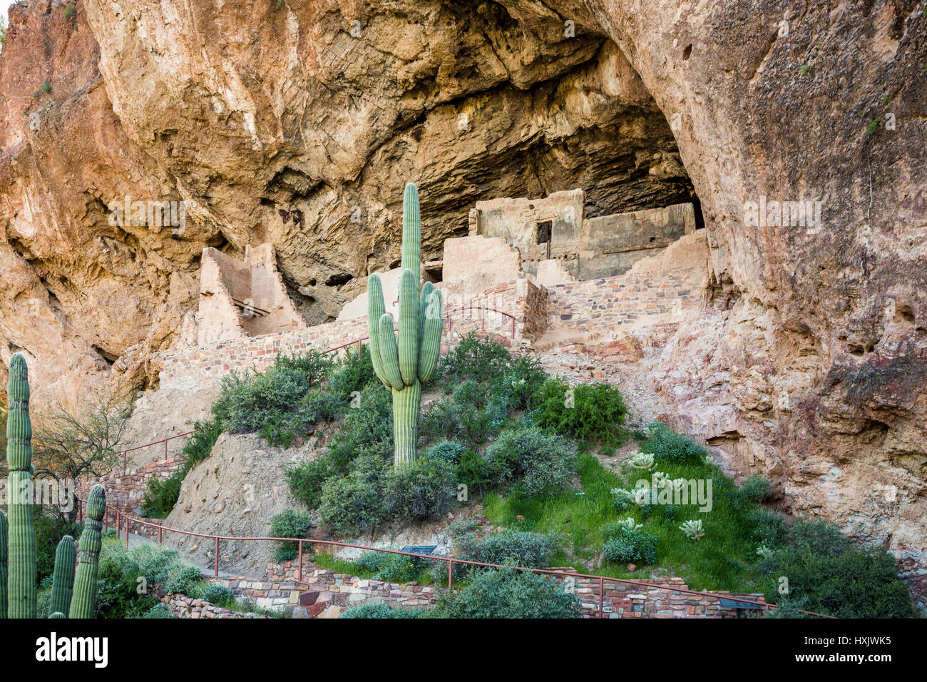 La Scogliera inferiore dimora del Tonto monumento nazionale, Arizona, Stati Uniti. Foto Stock