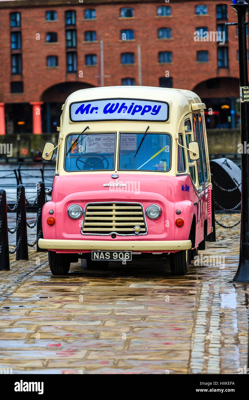 Ice Cream van a Albert Dock Liverpool Foto Stock