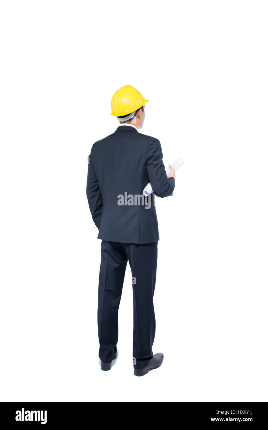 Vista posteriore di imprenditore in abbigliamento formale e casco rosso azienda blueprint. isolato su sfondo bianco Foto Stock