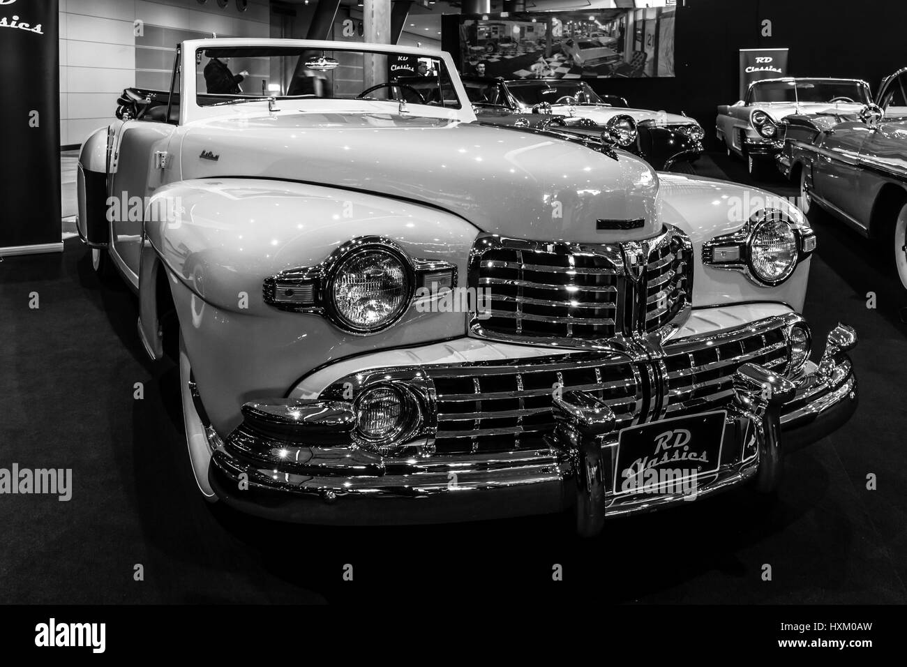 Personale di auto di lusso Lincoln Continental cabriolet, 1948. In bianco e nero. In Europa il più grande classico auto exhibition 'retrò classici' Foto Stock