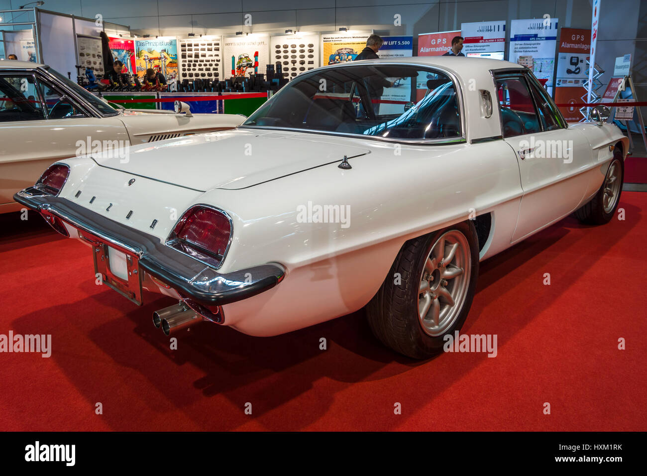 STUTTGART, Germania - 02 Marzo 2017: Sport auto Mazda Cosmo Sport 110S, Serie II, 1970. In Europa il più grande classico auto exhibition 'retrò classici' Foto Stock