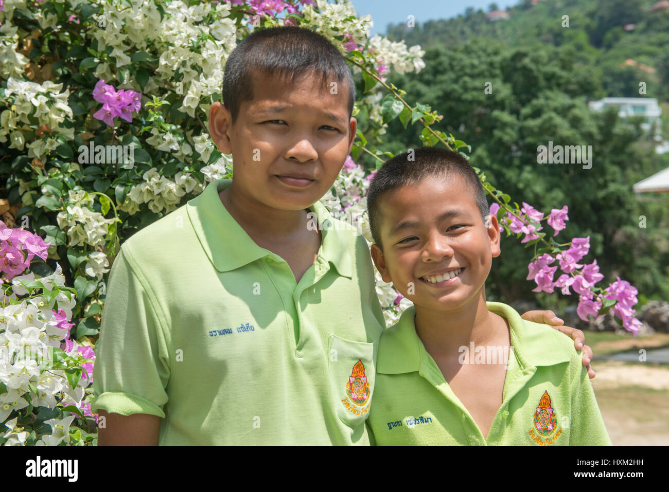 Due ragazzi in una scuola primaria a Phuket, Tailandia. 08-Mar-2017 Foto Stock