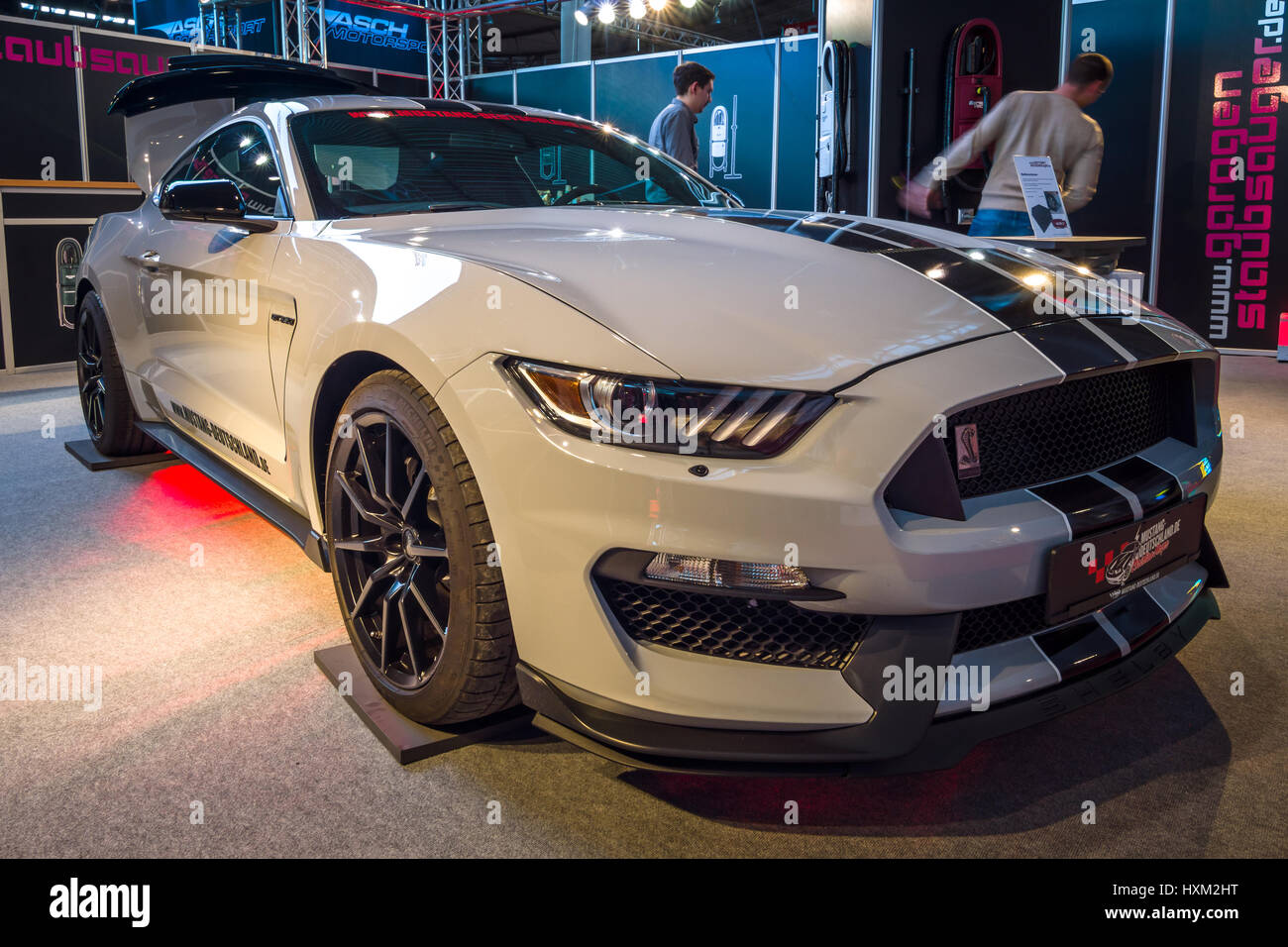 STUTTGART, Germania - 02 Marzo 2017: Muscle car Ford Mustang Shelby GT 350, 2016. In Europa il più grande classico auto exhibition 'retrò classici' Foto Stock