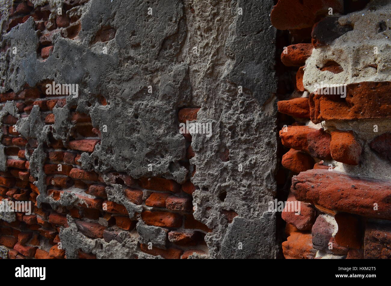 Abbandonato il muro di mattoni nella città di maledizione. Questo luogo è chiamato danushkodi Foto Stock