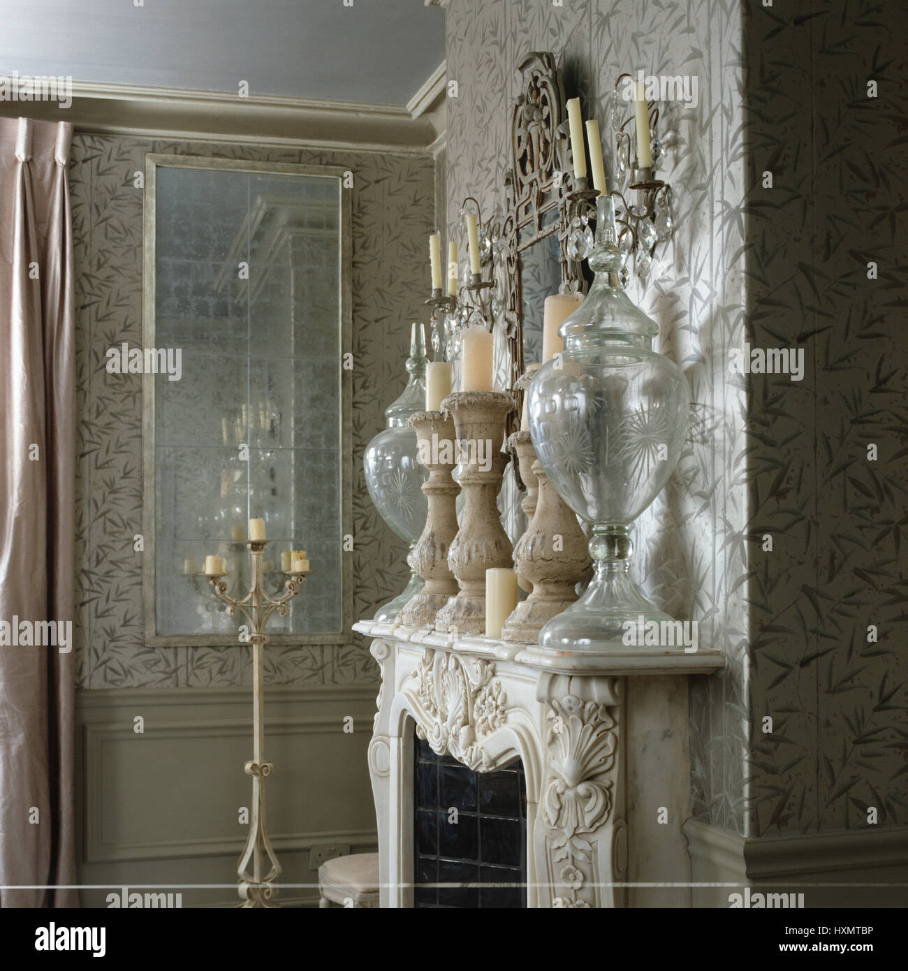 Ornato mantelpiece. Foto Stock