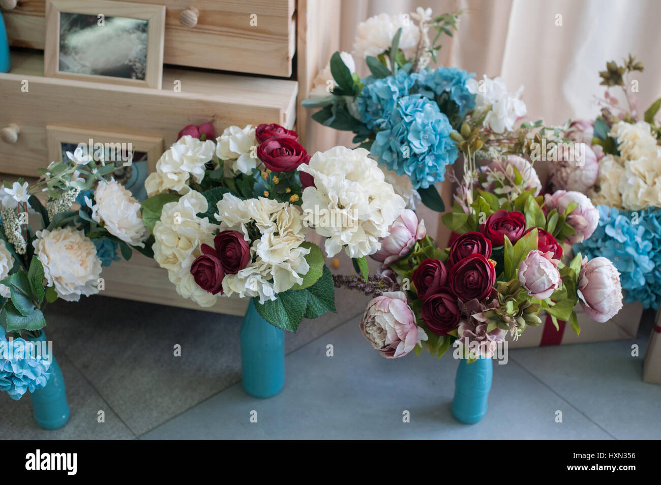 Il decor di mazzi di fiori in studio per le foto in stile rustico Foto Stock
