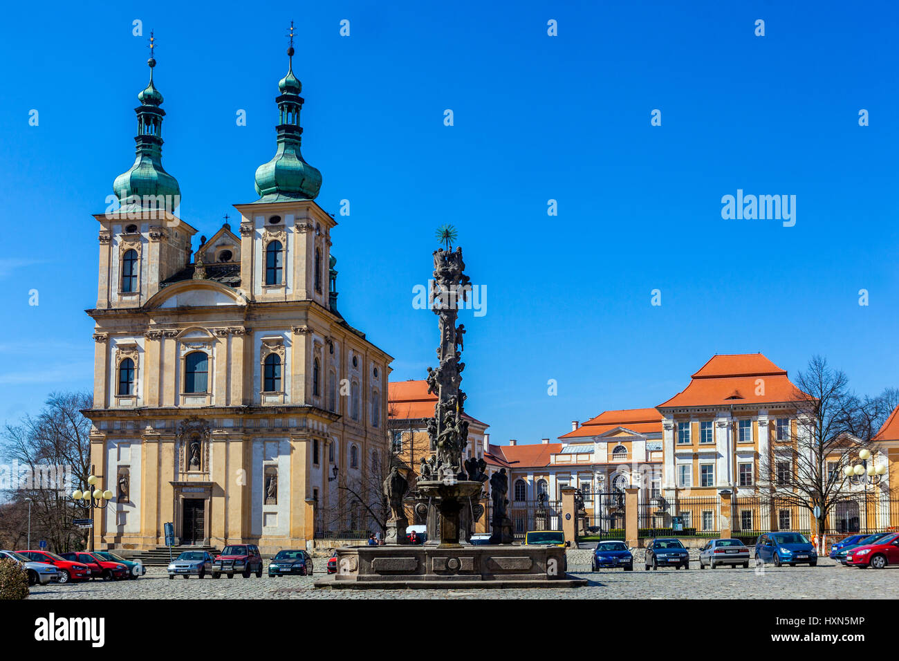 Chiesa dell'Annunciazione piazza principale, Castello di Duchcov, Repubblica Ceca, Europa Foto Stock
