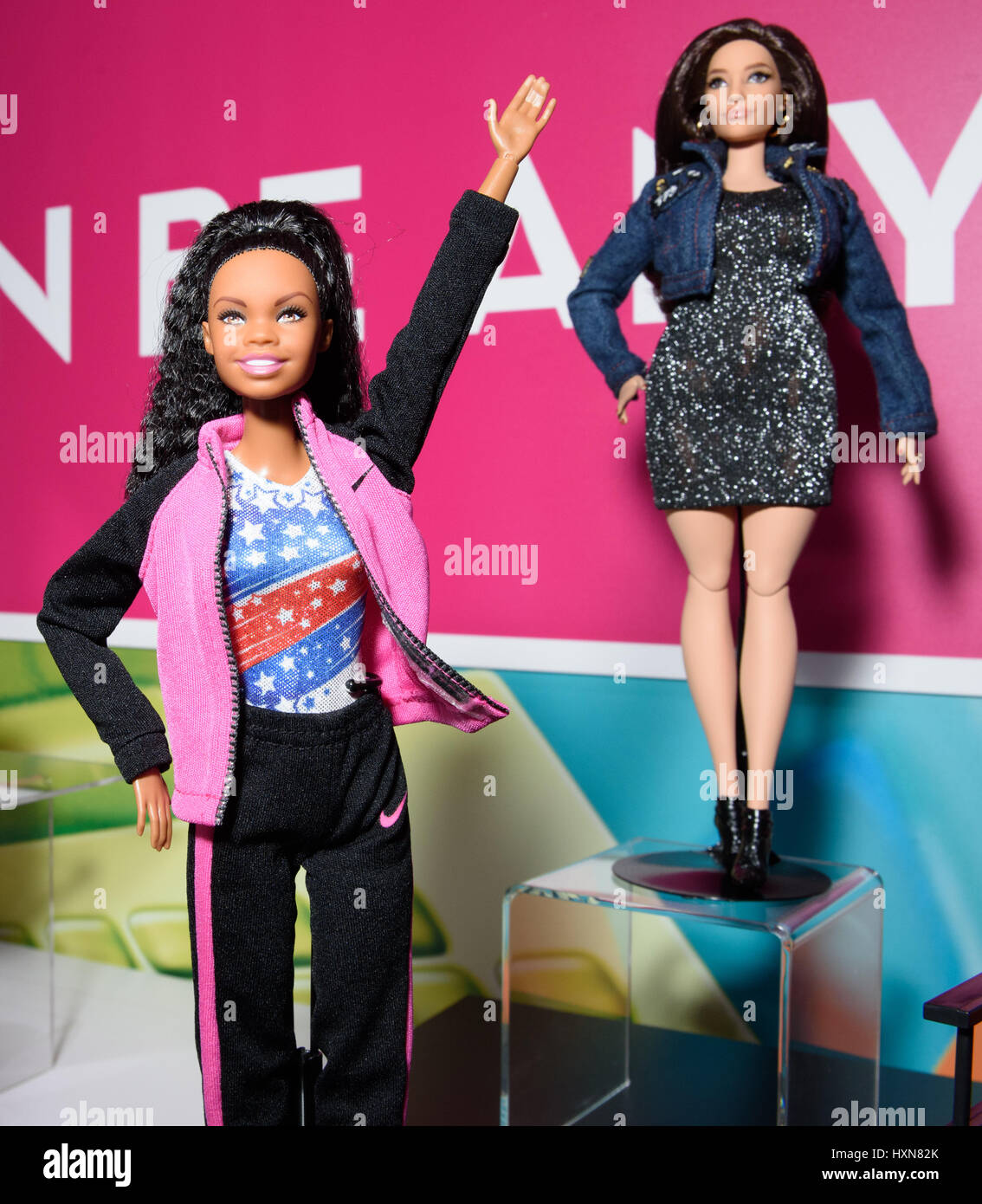 New York Toy Fair 2017 dotate di: Mattel Barbie Dolls-Gabby Douglas, Ashley  Graham dove: New York, Stati Uniti quando: 18 Feb 2017 Foto stock - Alamy